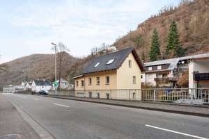 Tolles Haus in Ortsrandlage für Selbstnutzer oder als Ferienhaus geeignet! – Die vollständige Adresse der Immobilie erhältst du vom Anbieter., 56346 Sankt Goarshausen – Vorschaubild 1