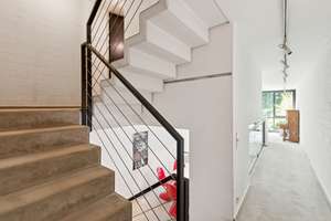 Außergewöhnliche Split-Level-Architektur - Familienfreundliches Wohnen direkt am Naturschutzgebiet – Die vollständige Adresse der Immobilie erhältst du vom Anbieter., 40595 Urdenbach, Düsseldorf – Vorschaubild 3