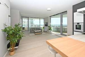 Exklusive 2-Zi-Wohnung im Marco-Polo-Tower - Hafen City mit großer Terrasse und Conciere-Service – Am Strandkai 3, 20457 HafenCity, Hamburg – Vorschaubild 2
