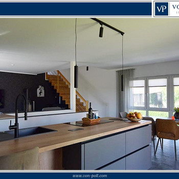 MODERNE DOPPELHAUSHÄLFTE MIT DACHTERRASSE, GARAGE UND GROßEM GARTEN