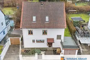 Charmantes Einfamilienhaus mit tollem Garten – Zollernalbkreis – Vorschaubild 1