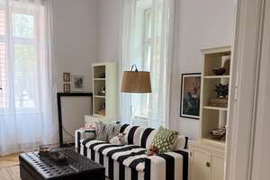 Stilvolle Altbauwohnung mit vier Zimmern, Balkon und moderner Küche in Bahnhofsnähe