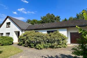 Architektenhaus mit Mid-Century-Flair in bester Waldrandlage von Aumühle – Die vollständige Adresse der Immobilie erhältst du vom Anbieter., 21521 Aumühle – Vorschaubild 2