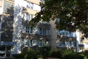 Hier lässt es sich aushalten: weitläufige 3-Zimmer-Wohnung (WBS erforderlich!) – Berrischstraße 4, 50769 Roggendorf/Thenhoven, Köln – Vorschaubild 1