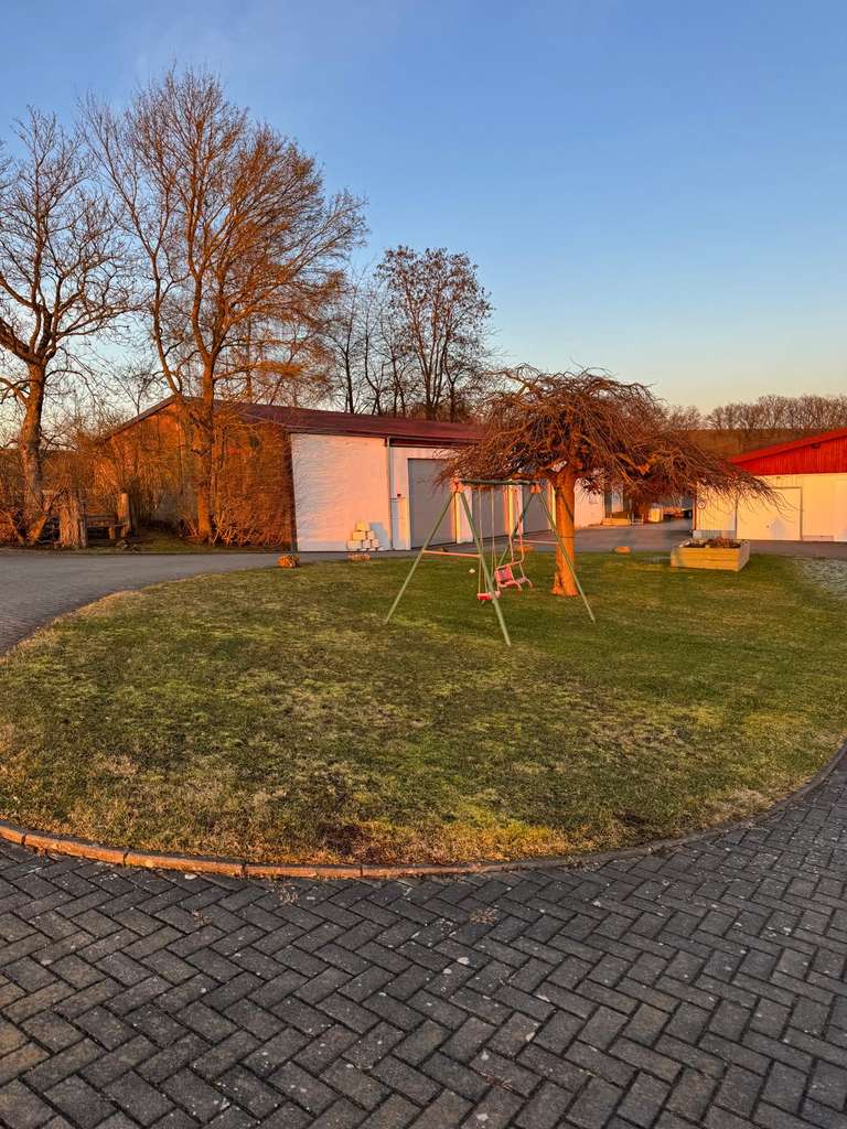 Immobilie in Burghaun - Modernes Mehrfamilienanwesen mit Gästehaus, Lagerflächen ~ Ideal für Pferd und Reiter ~ - Bild 4