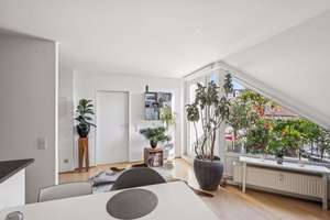 Traumhafte Dachgeschosswohnung mit Blick über Stuttgart – Christophstraße 26, 70180 Heusteigviertel, Stuttgart – Vorschaubild 5