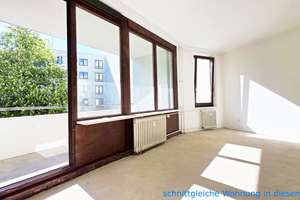 Freiwerdende 4-Zimmer-Wohnung  mit Süd-Westloggia und Fahrstuhl  nur 300 Meter vom Kudamm!