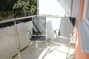 Gemütlich - Möbliert - Westbalkon mit Blick auf den Agricolapark – Stöberlstraße 15, 80686 Sankt Ulrich, München – Vorschaubild 3