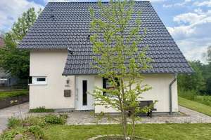 Freistehendes Einfamilienhaus mit Garten in attraktiver Lage  🔆