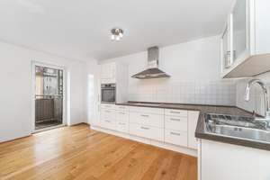 Großzügigkeit trifft Prestige: Vermietetes Juwel im 5. Stock im Lehel – Die vollständige Adresse der Immobilie erhältst du vom Anbieter., 80538 Lehel, München – Vorschaubild 3