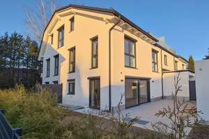 Frei ab 01.08.2026! Exklusive 5 Zi. Whg auf 3 Ebenen mit 117m² Süd-West-Garten &  35 m² Terrasse – Die vollständige Adresse der Immobilie erhältst du vom Anbieter., 81827 Waldtrudering, München – Vorschaubild 2