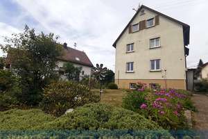Freistehendes älteres Wohnhaus in Unterheinriet mit schönem Garten, Nebengebäude und Garage – Die vollständige Adresse der Immobilie erhältst du vom Anbieter., 74199 Untergruppenbach – Vorschaubild 1