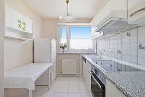 Vermietete 2-Zimmer-Wohnung mit Balkon und Tiefgaragenstellplatz in Augsburg-Lechhausen – Die vollständige Adresse der Immobilie erhältst du vom Anbieter., 86165 Lechhausen-Süd, Augsburg – Vorschaubild 3