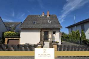 Sanierungsbedürftiges Haus in ruhiger Seitenstraße am Hang von Karben mit Traumgrundstück