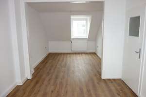 EXKLUSIV RENOVIERT + SANIERT MODERNE HELLE WHG. KOMPLETT LAMINAT WANNENBAD 5.OG / DG IN OBERBILK – Kirchstr. 7, 40227 Oberbilk, Düsseldorf – Vorschaubild 2