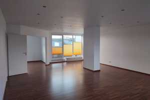 Helle 4-Raum-Dachgeschosswohnung mit EBK und Balkon – Duisburg – Vorschaubild 1