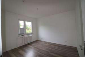 * 3 ZIMMER MIT BALKON IM ERDGESCHOSS*, DU-Rheinhausen, Augustastr. – Alte Krupp-Siedlung – Die vollständige Adresse der Immobilie erhältst du vom Anbieter., 47229 Friemersheim, Duisburg – Vorschaubild 7
