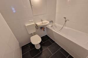 **FRISCH RENOVIERT**2-Zimmer-Wohnung // Balkon // Bad mit Wanne // DG // ab 01.10.2026 – Jupiterstraße 30, 4205 Grünau-Nord, Leipzig – Vorschaubild 2