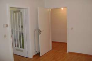 Zuhause mit drei Zimmern und Balkon in Trudering – 81825 Gartenstadt Trudering, München – Vorschaubild 2