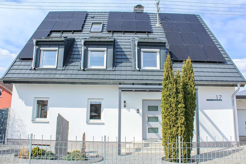 Immobilie in Graben - Hochwertig modernisiertes Einfamilienhaus mit großem Garten in ruhiger Bestlage - Bild 2