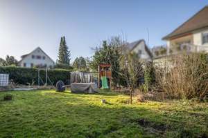 In bevorzugter Lage: Dreifamilienhaus mit großem und ebenem Garten – Die vollständige Adresse der Immobilie erhältst du vom Anbieter., 70563 Rosental, Stuttgart – Vorschaubild 4