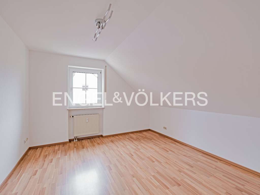 Immobilie in Rohrbach - Attraktive Dachgeschosswohnung mit zwei Balkonen und
 zwei Stellplätzen in gepflegter Wohnanlage - Bild 3