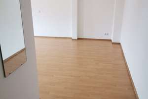 Geräumige Dachgeschoss-Wohnung mit Badewanne, Tageslichtbad und Einbauküche! – Landsberger Straße 54, 6112 Freiimfelde/Kanenaer Weg, Halle (Saale) – Vorschaubild 5