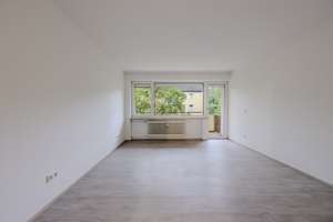 Sofort bezugsfrei! Renovierte 3-Zi-ETW im ruhigen Innenhof, mit Balkon, EBK und guter Infrastruktur – Die vollständige Adresse der Immobilie erhältst du vom Anbieter., 81475 Fürstenried-West, München – Vorschaubild 2
