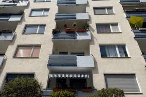 Charmante, familienfreundliche 4 Zi.-Wohnung mit Balkon & 2 PKW Stellplätzen in begehrter Lage. – Die vollständige Adresse der Immobilie erhältst du vom Anbieter., 10779 Schöneberg, Berlin – Vorschaubild 1