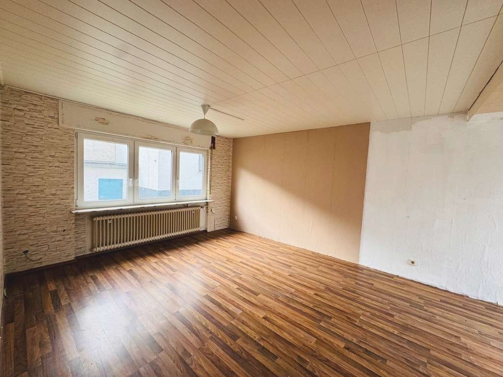 Immobilie in Neuwied - Renovierungswürdiges EFH mit eigenem Garten in ruhiger Wohnlage - Bild 2