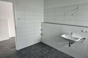 ​Neubau-Komfort (Bj. 2022): Barrierefreie 66 m² Seniorenwohnung (ab 58 J.) mit EBK,  – Nürnberg Straße 43, 91154 Roth – Vorschaubild 13