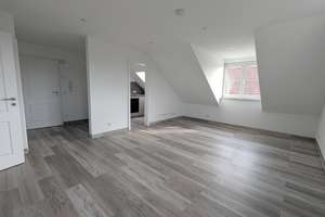 Frisch renovierte 2-Zimmer-Dachgeschosswohnung in der Salzmesserstraße, mit EBK - frei ab sofort – Die vollständige Adresse der Immobilie erhältst du vom Anbieter., 81829 Trudering-Riem (Ortsteil), München – Vorschaubild 2