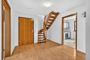 Großzügige 3,5-Zi.-Maisonette mit 2 Bädern & TG – keine zusätzliche Käufer-Provision – Die vollständige Adresse der Immobilie erhältst du vom Anbieter., 86199 Göggingen-Nordwest, Augsburg – Vorschaubild 2