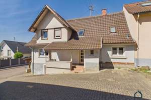 Nur kurze Zeit verfügbar – Modernisiertes EFH mit Kamin & Carport in Hohberg – Die vollständige Adresse der Immobilie erhältst du vom Anbieter., 77749 Hohberg – Vorschaubild 2