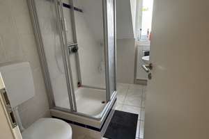 Möblierte Dachgeschosswohnung in Köln Humboldt – Perfekte Lage für Singles, Paare oder 2er-WG – Feldbergstraße 13, 51105 Humboldt/Gremberg, Köln – Vorschaubild 8