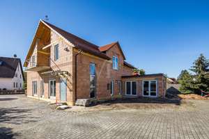 Gestalten Sie Ihr Zuhause neu! 

Innovativer Rohbau mit Innenschwimmbad und Platz für Generationen – Die vollständige Adresse der Immobilie erhältst du vom Anbieter., 91154 Roth – Vorschaubild 3