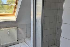 Moderne DG-Wohnung 98 qm, luftiges Wohnzimmer – Alsenplatz 3, 45138 Huttrop, Essen – Vorschaubild 9