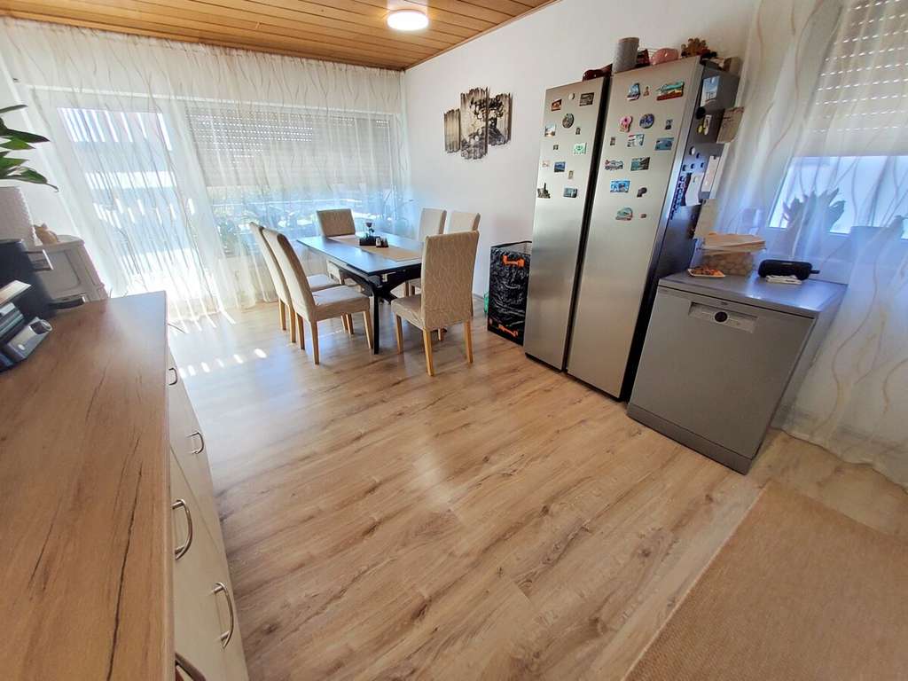 Immobilie in Breisach am Rhein - MFH (Doppelhaushälfte) mit 5 Wohnungen und Doppelgarage in Breisach-Niederrimsingen - Bild 2