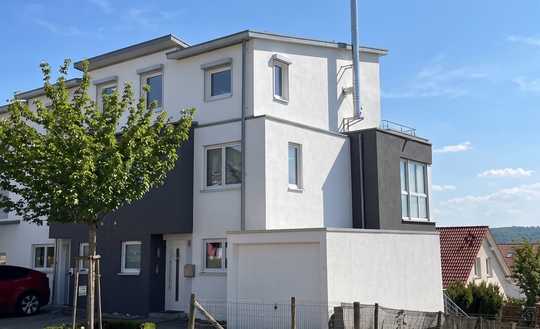 Modernes Reihenendhaus mit Weitblick in den Schönbuch – lichtdurchflutet & energieeffizient