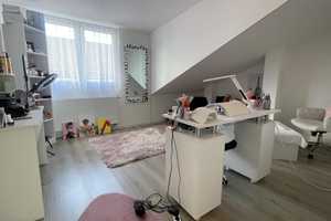 Helle neuwertige 3-Zimmer-Dachgeschosswohnung mit neuer Küche – Hohenstaufenstraße 56, 75177 Pforzheim – Vorschaubild 5