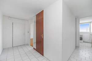 Bezugsfreie 3-Zimmer-Wohnung im 13. Obergeschoss mit zwei Balkonen und Alpenblick – Mauthäuslstraße 39, 81379 Obersendling, München – Vorschaubild 11