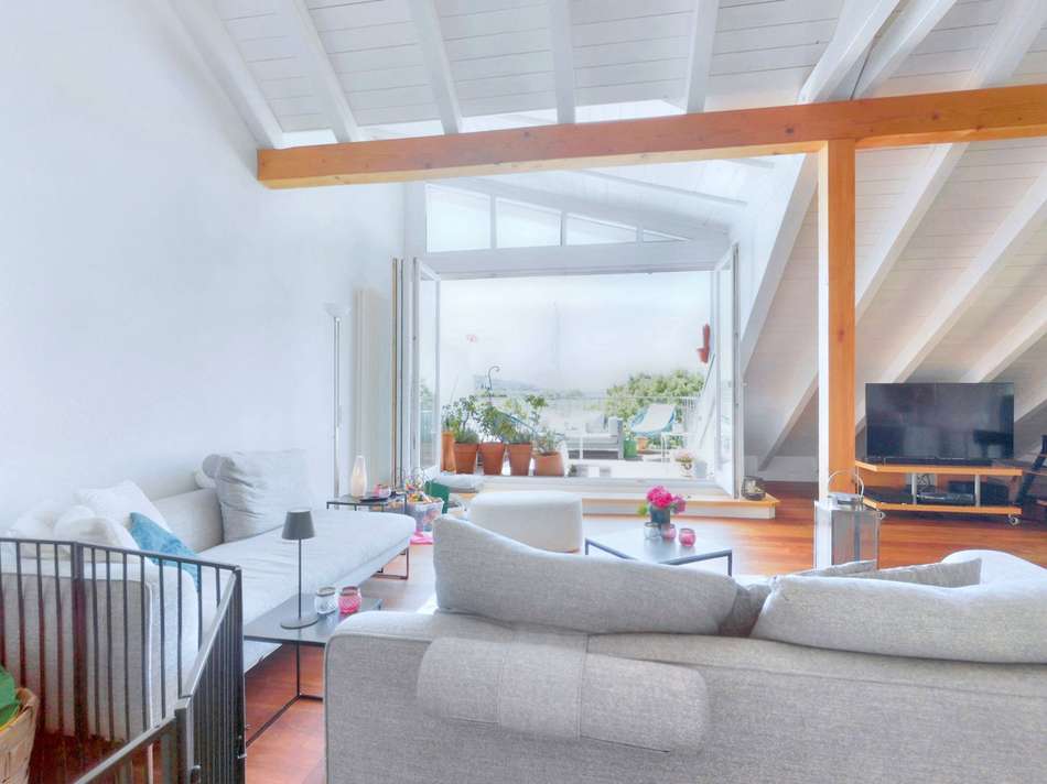 Wohnbereich mit Zugang Balkon