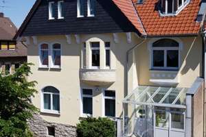 RUHIG UND ZENTRAL: WOHN-/ GESCHÄFTSHAUS (3 WE & PRAXIS) IN HIST. VILLA - MIT GARTEN UND PARKFLÄCHEN – Die vollständige Adresse der Immobilie erhältst du vom Anbieter., 31028 Gronau (Leine) – Vorschaubild 1