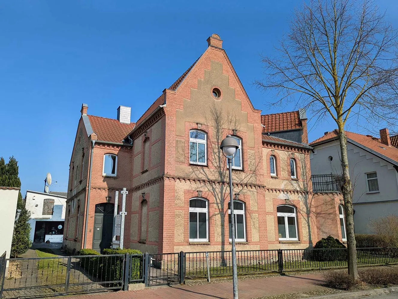 Wohn- und Geschäftshaus mit Nebengelass in Laage, Rostock Kreis – Bild 1