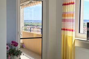 Helle, exklusive 4, bzw. 3,5  Zimmer Wohnung mit Aufzug , Balkon , Tiefgarage und EBK ! – Kirchhausener Straße 4, 74078 Frankenbach, Heilbronn – Vorschaubild 9
