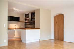 Stilvolle 2-Zimmer-Altbauwohnung in der Regensburger Altstadt – Wohnen mit Geschichte und Komfort – Regensburg – Vorschaubild 4
