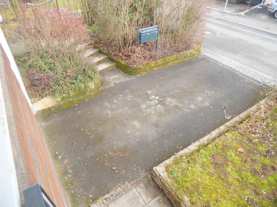 Garagenzufahrt mit Hauszugang