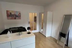 Helle, moderne und möblierte 1-Zimmer Wohnung in zentraler Lage befristet (6-9 Monate) zu vermieten – Greinerberg 13, 81371 München – Vorschaubild 3