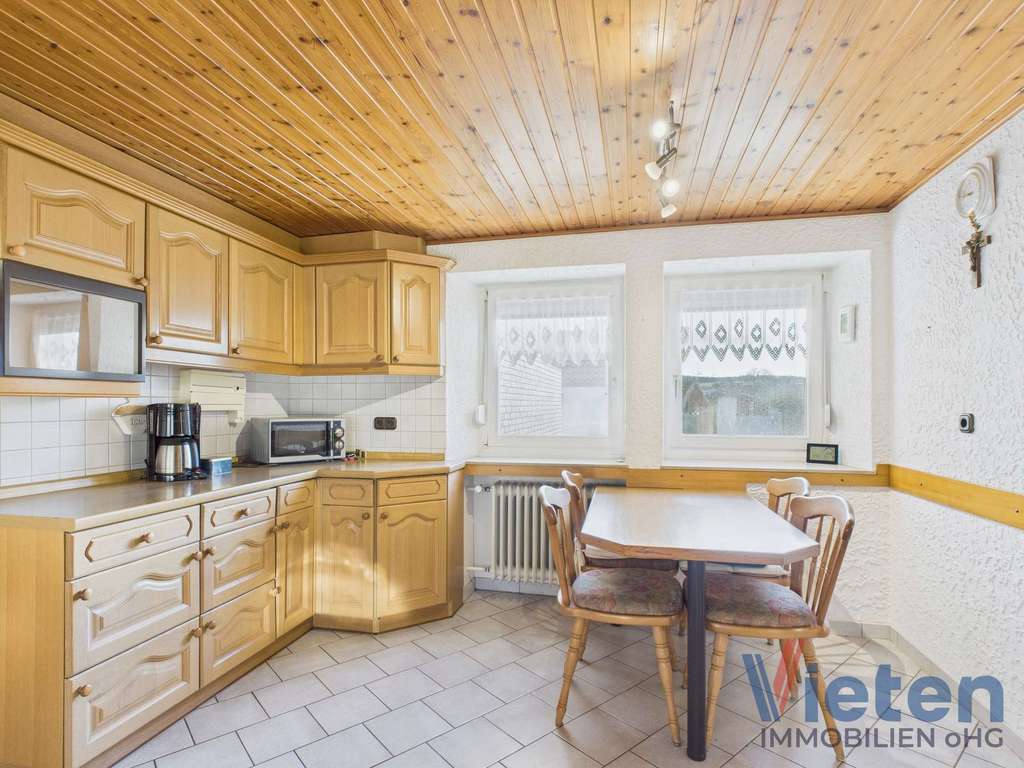 Immobilie in Hellenthal - Großzügiges Wohnhaus mit flexibler Nutzung und Garagenensemble in ruhiger Eifellage - Bild 4