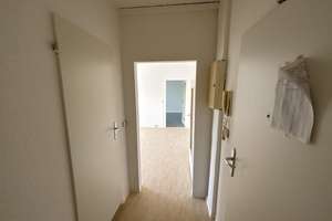 Schöne kleine 2 Zimmer Wohnung im Grünen mit Loggia – Märkische Allee 208, 12679 Marzahn, Berlin – Vorschaubild 3